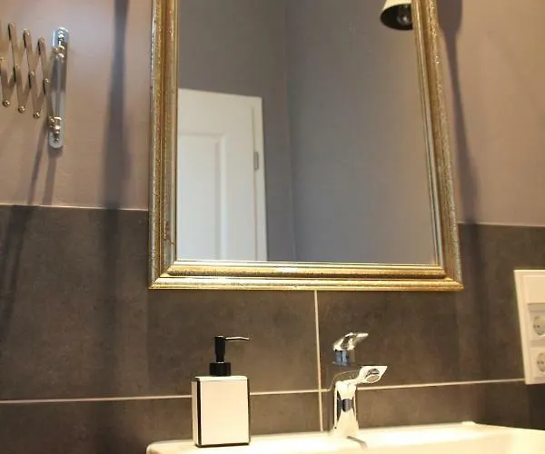 Junior The Backyard Tby 01 Apartment *