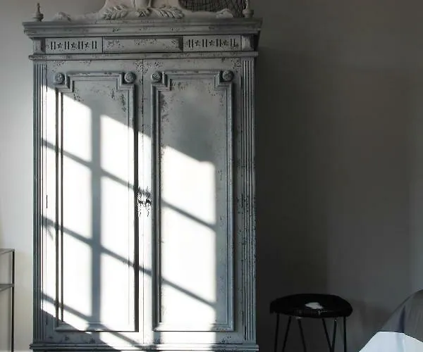 Junior The Backyard Tby 01 Apartment *